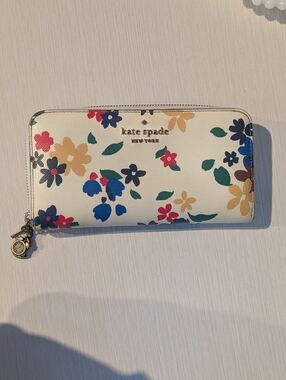 Kate Spade New York Sailing Day Cream Floral Zip Large Continental Staci Wallet
